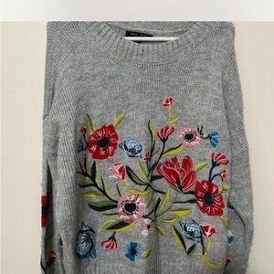 Romeo & Juliet Couture Gray Sweater with Floral Embroidery